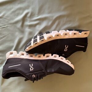 On Clouds Men's Black Athletic Shoes Size 10.5Men